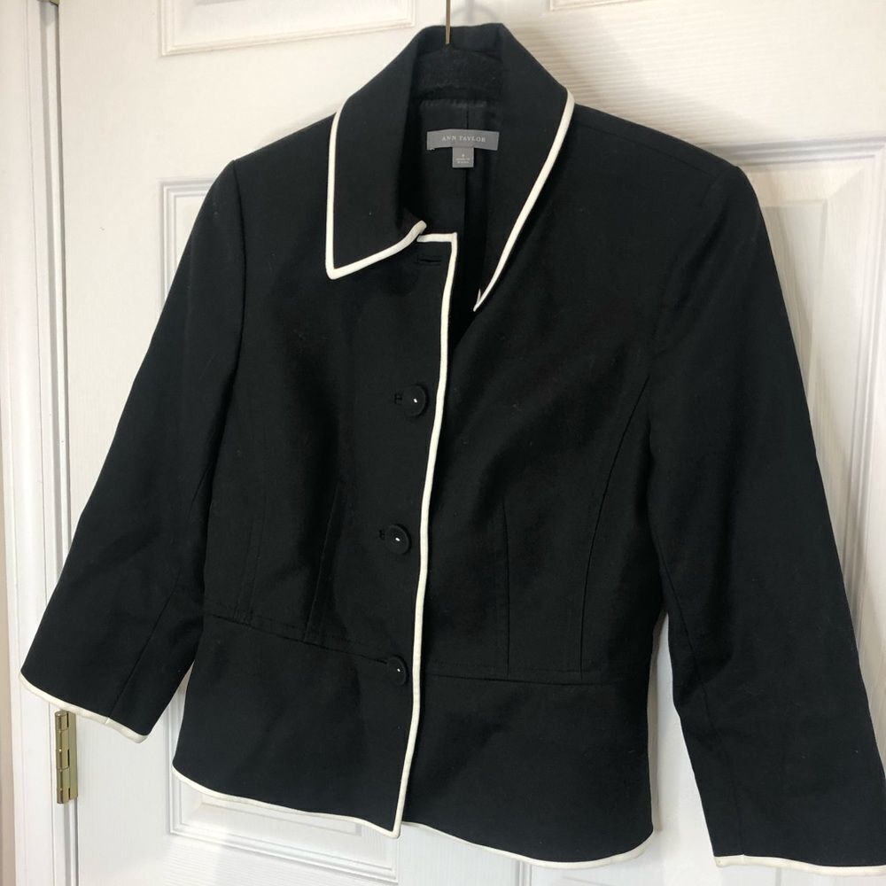 Ann Taylor button front long sleeve blazer jacket, size 2 - Picture 2 of 13